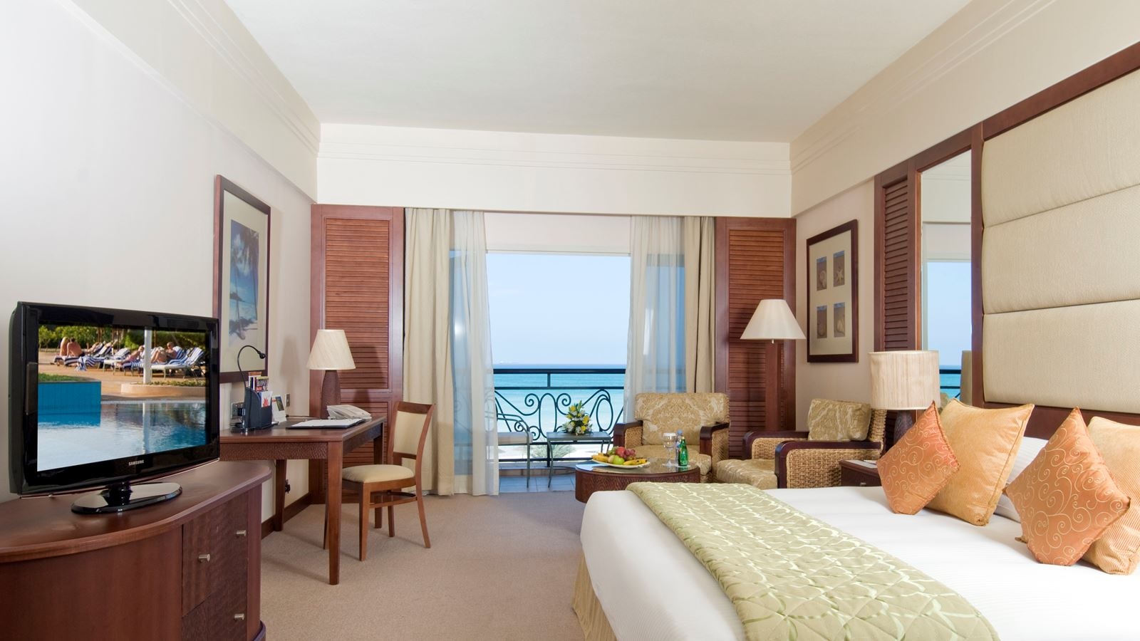 rooms-deluxe-grand-room