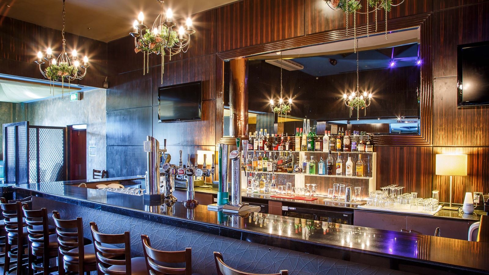 bars-lattitude-bar-and-restaurant