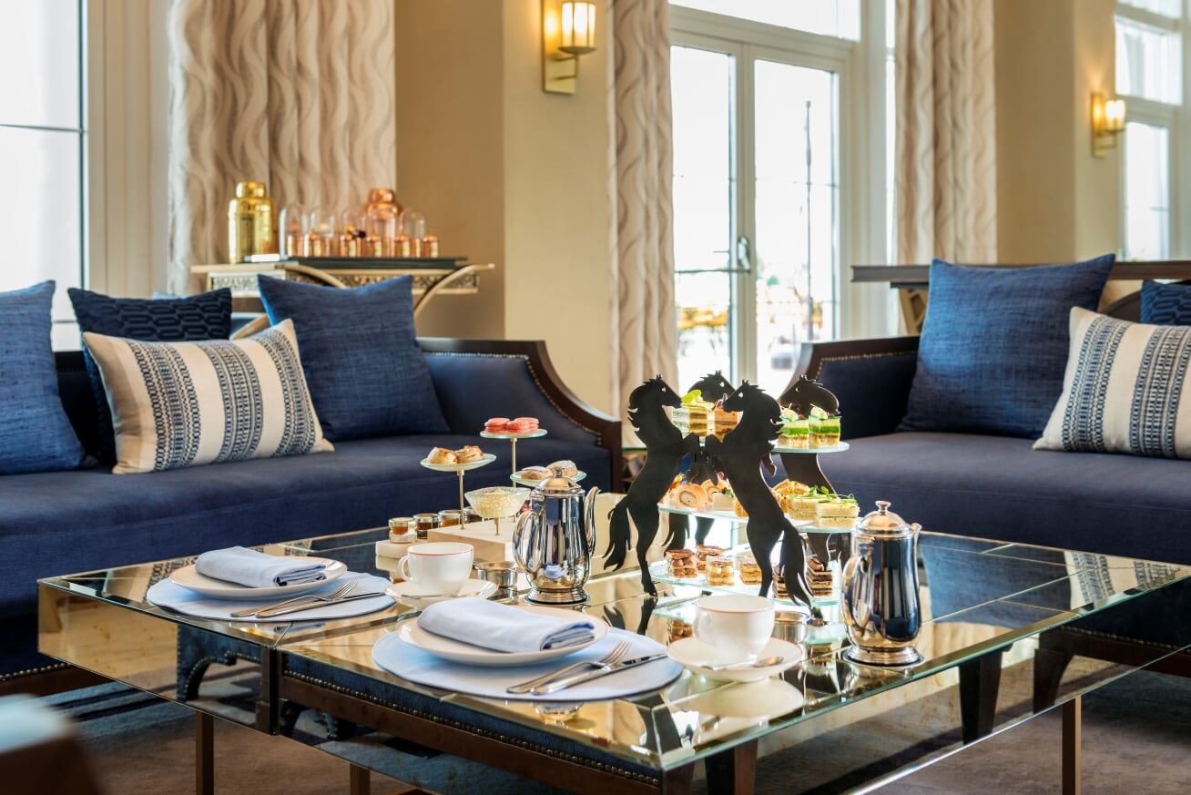 restaurants-equestrian-lounge