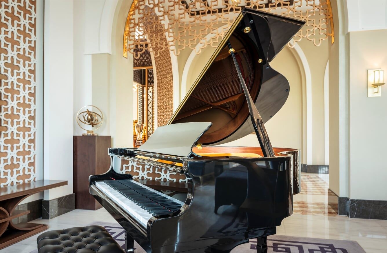 restaurants-equestrian-lounge