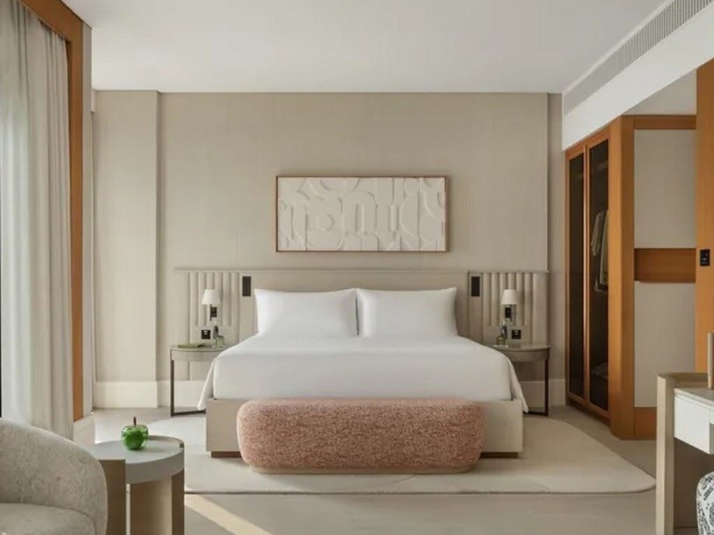 rooms-walking-eclipse-suite-w-sea-view