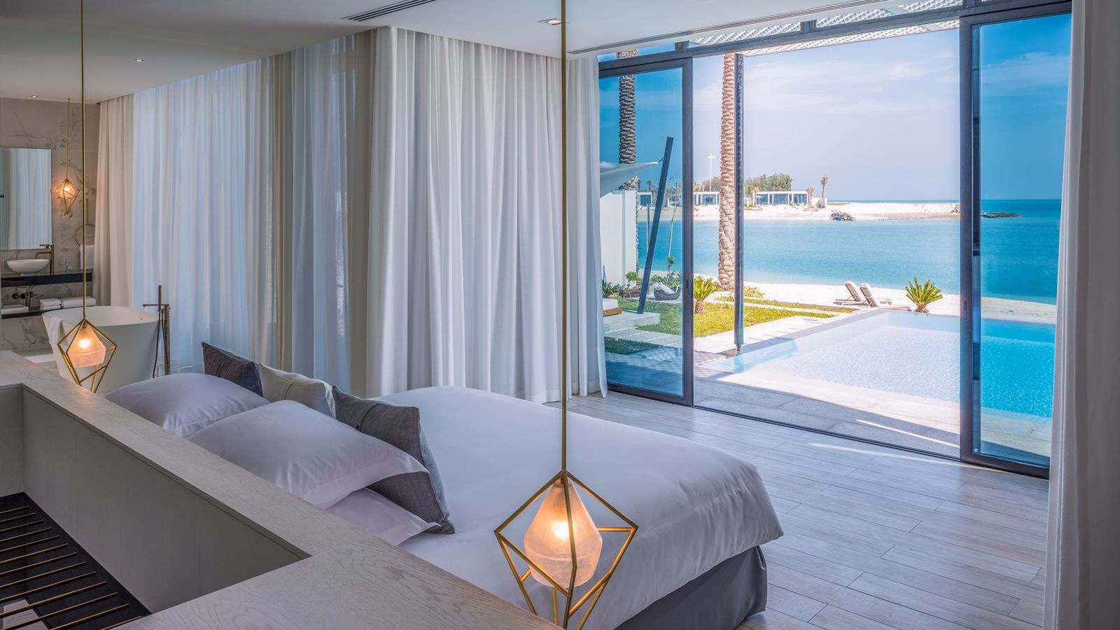 rooms-1-bedroom--beach-villa