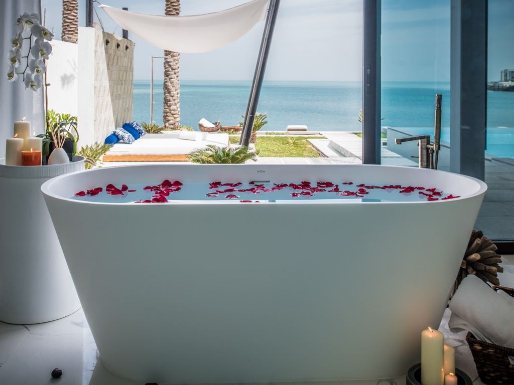 rooms-1-bedroom--beach-villa