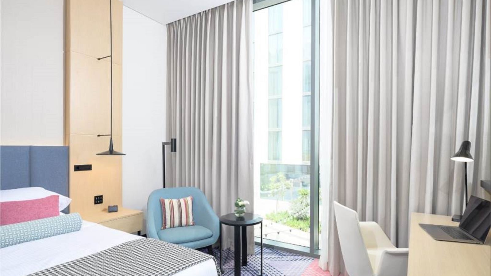 rooms-deluxe-king--twin