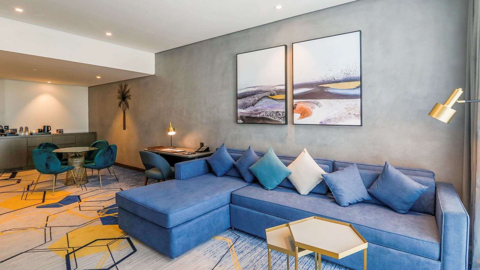 rooms-deluxe-suite-room