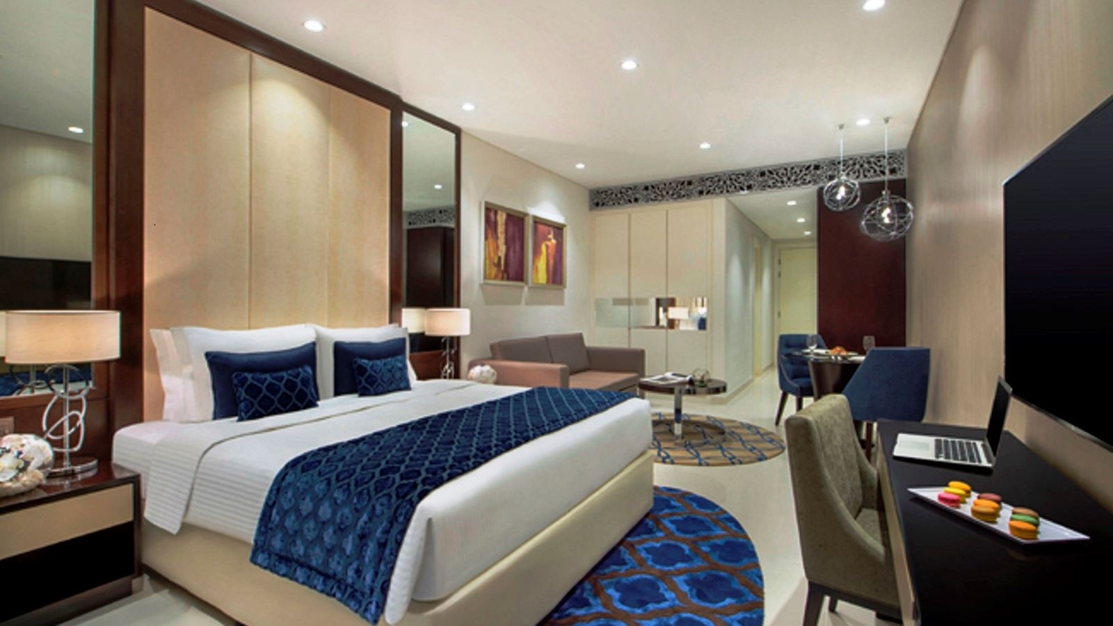 rooms-deluxe-downtown-view