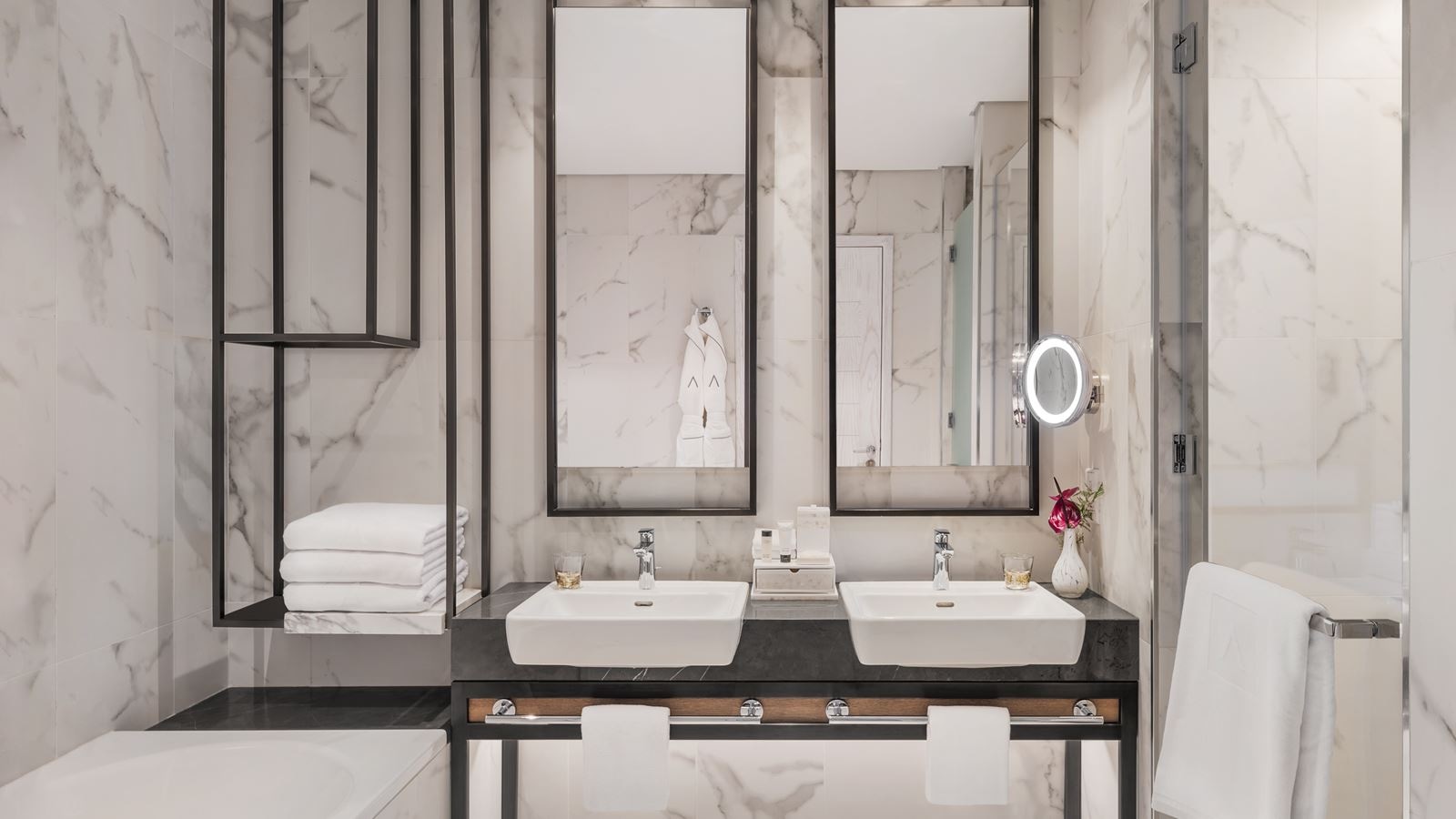 rooms-deluxe-room-mountain-view