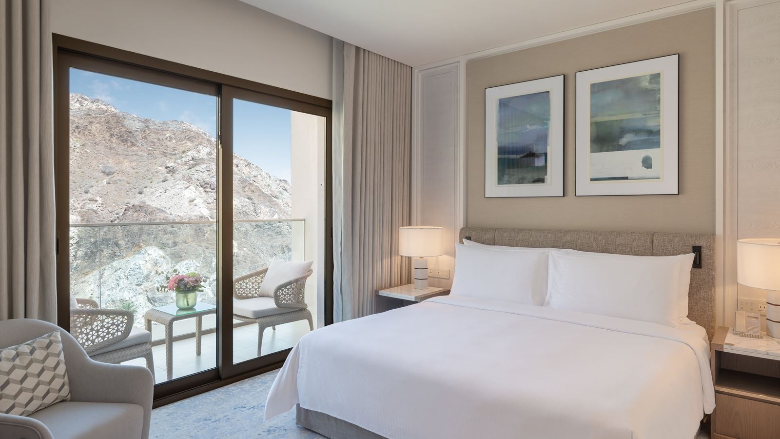 rooms-executive-suite-mountain-view