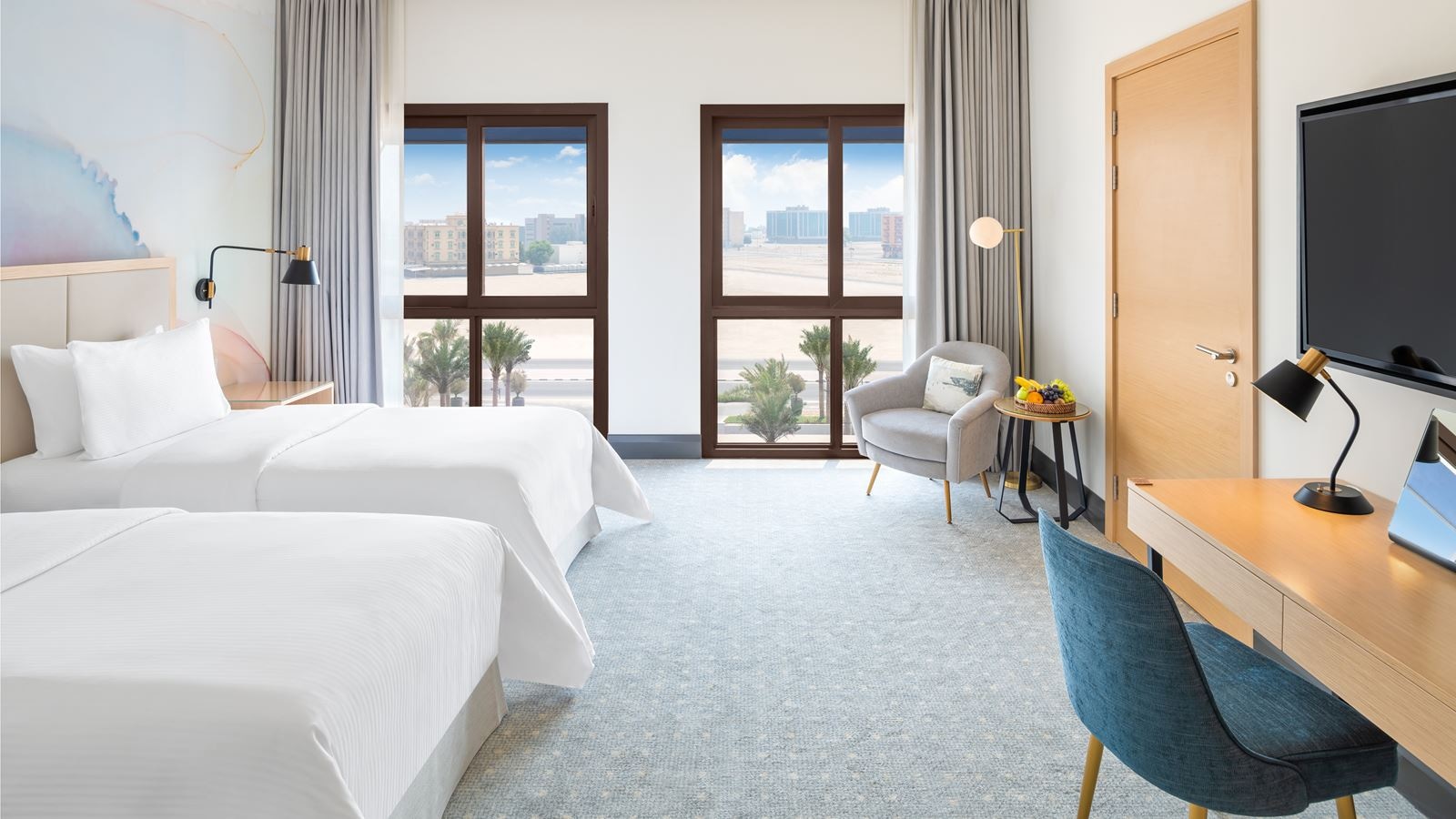 rooms-family-deluxe-room-city-view