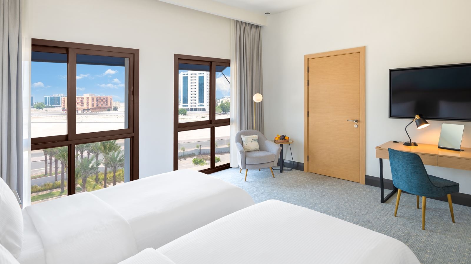 rooms-deluxe-room-city-view