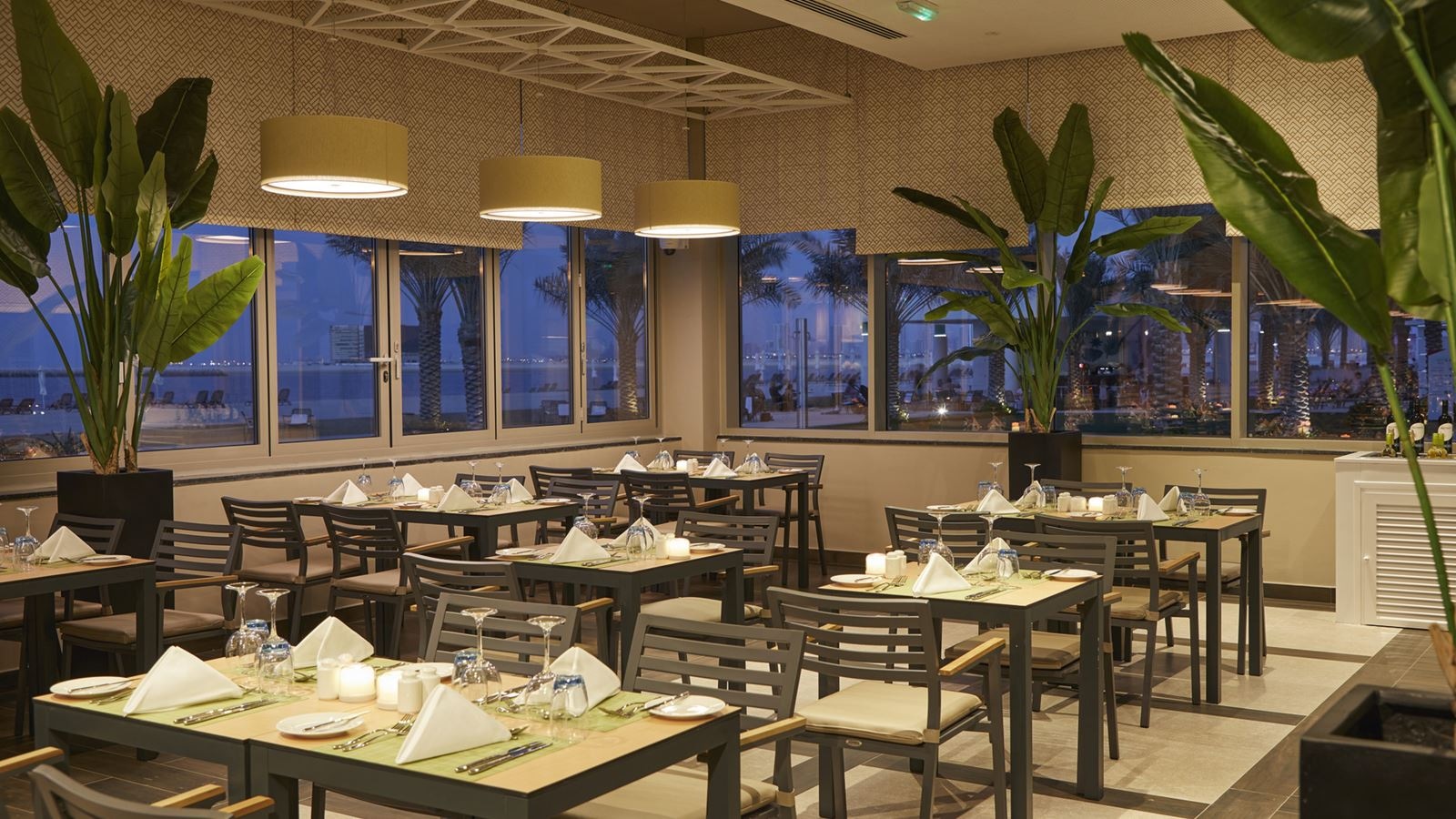 restaurants-the-moon--lebanese-cuisine