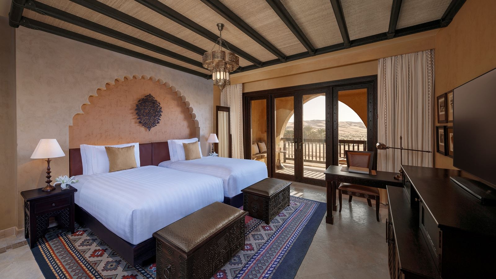 rooms-deluxe-balcony-room