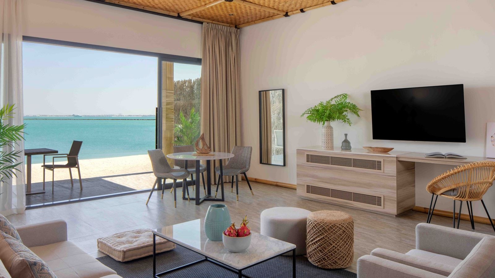 rooms-junior-beach-access-suite