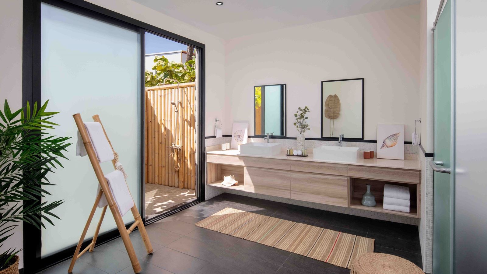 rooms-junior-beach-access-suite