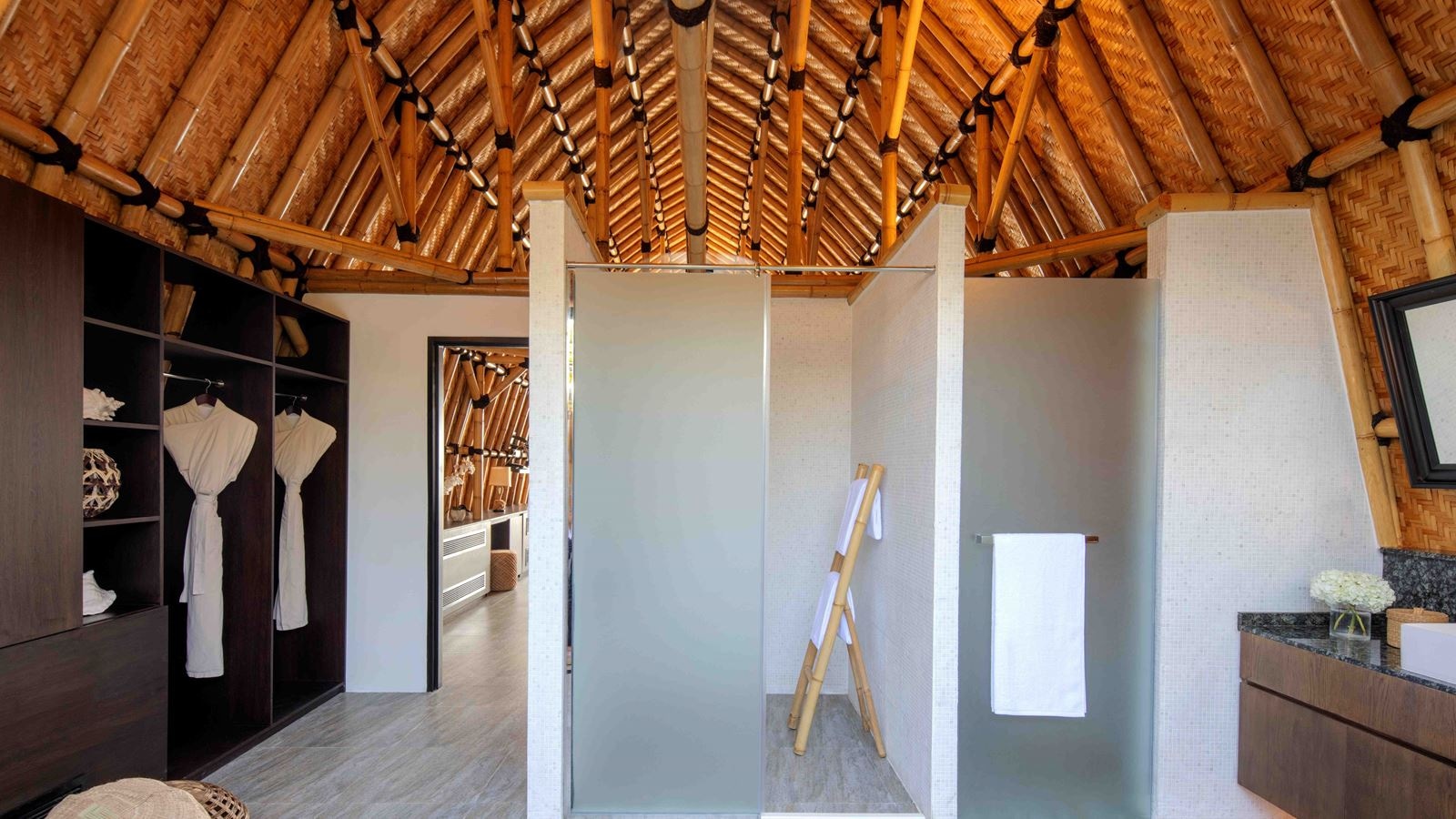 rooms-one-bedroom--beach-pool-villa