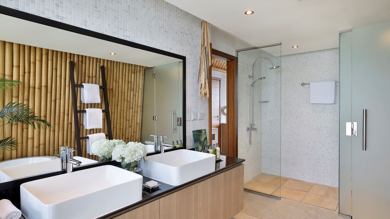 rooms-four-bedroom--beach-pool-villa