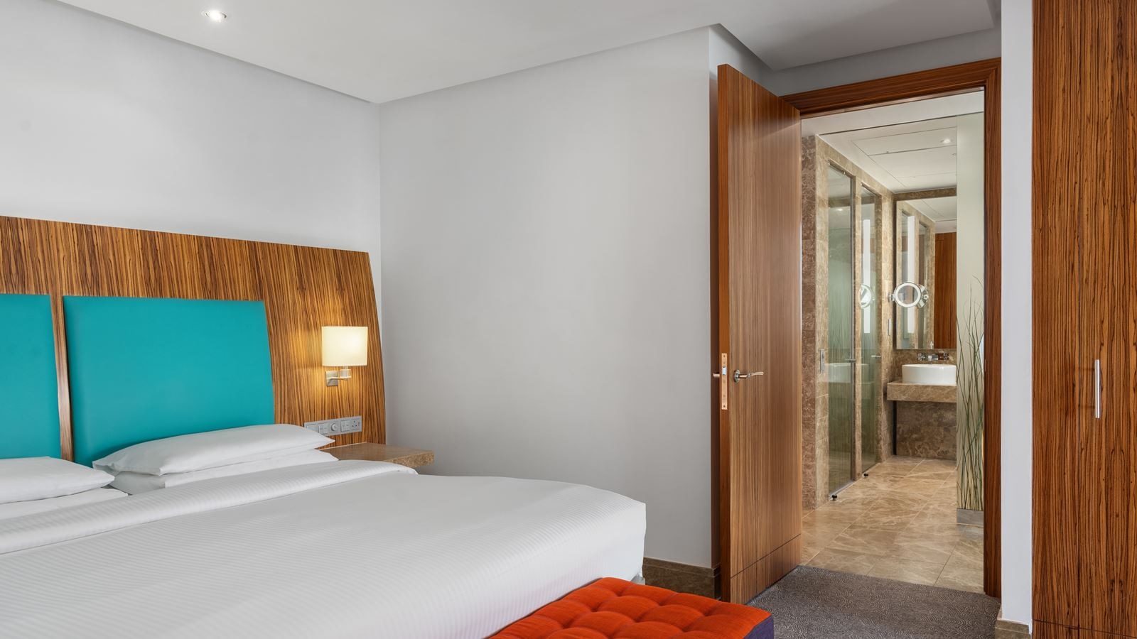 rooms-capital-suite-with-beach-access