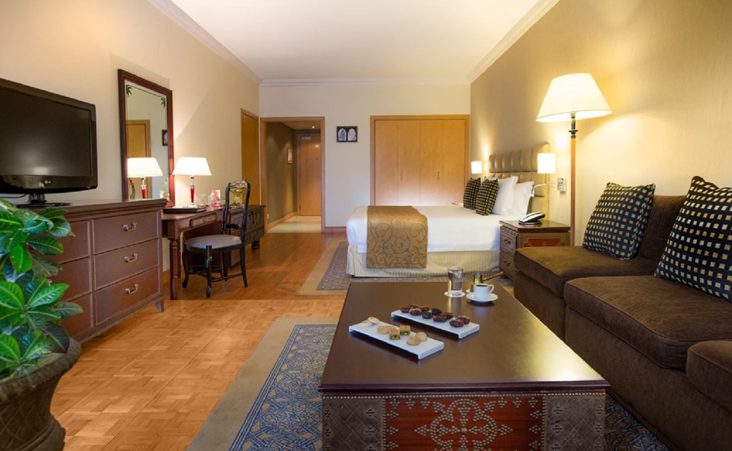 rooms-junior-suite-sheikh-zayed-road-view