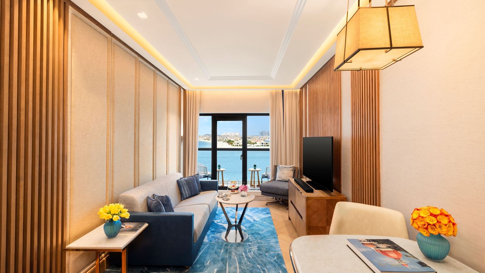 rooms-luxury-suite-sea-view-with-club-lounge-access