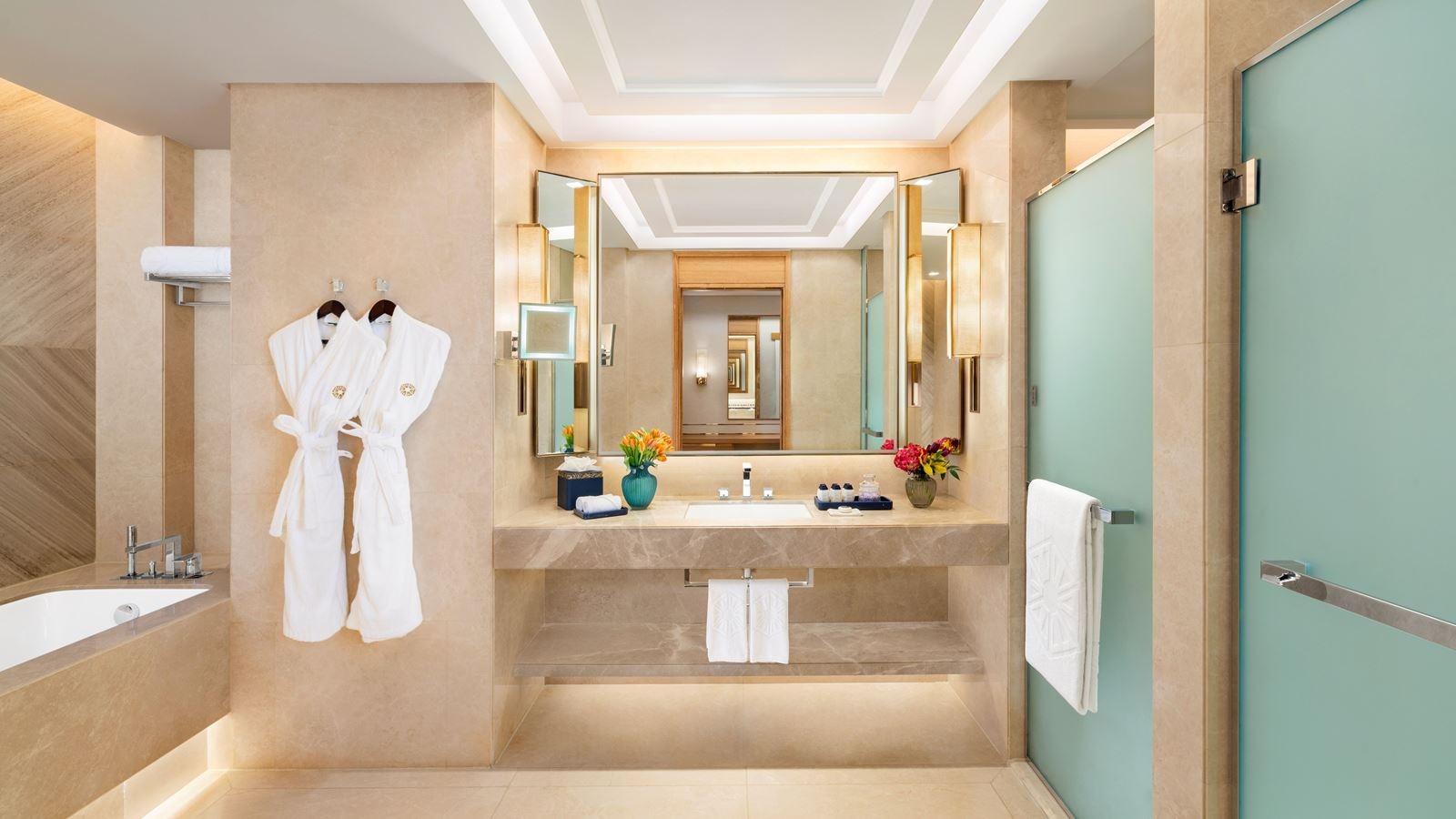 rooms-grand-luxury-suite-sea-view-with-open-jacuzzi