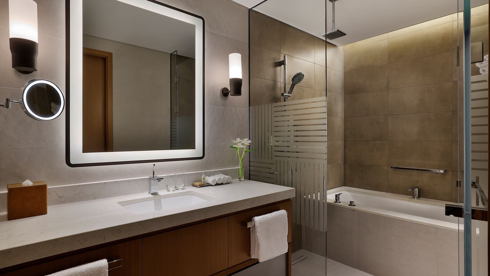 rooms-king-one-bedroom-corner-apartment