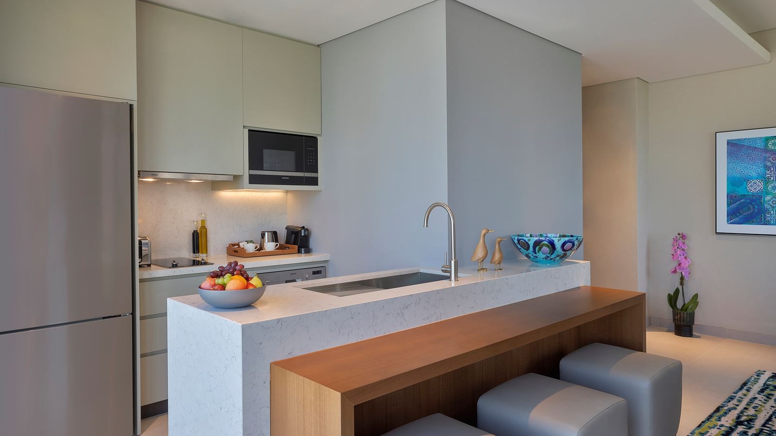 rooms-king-two-bedroom-corner-apartment