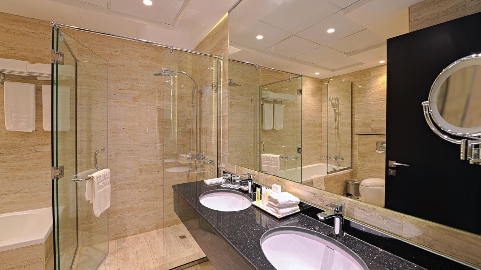 rooms-deluxe-room-kingtwin