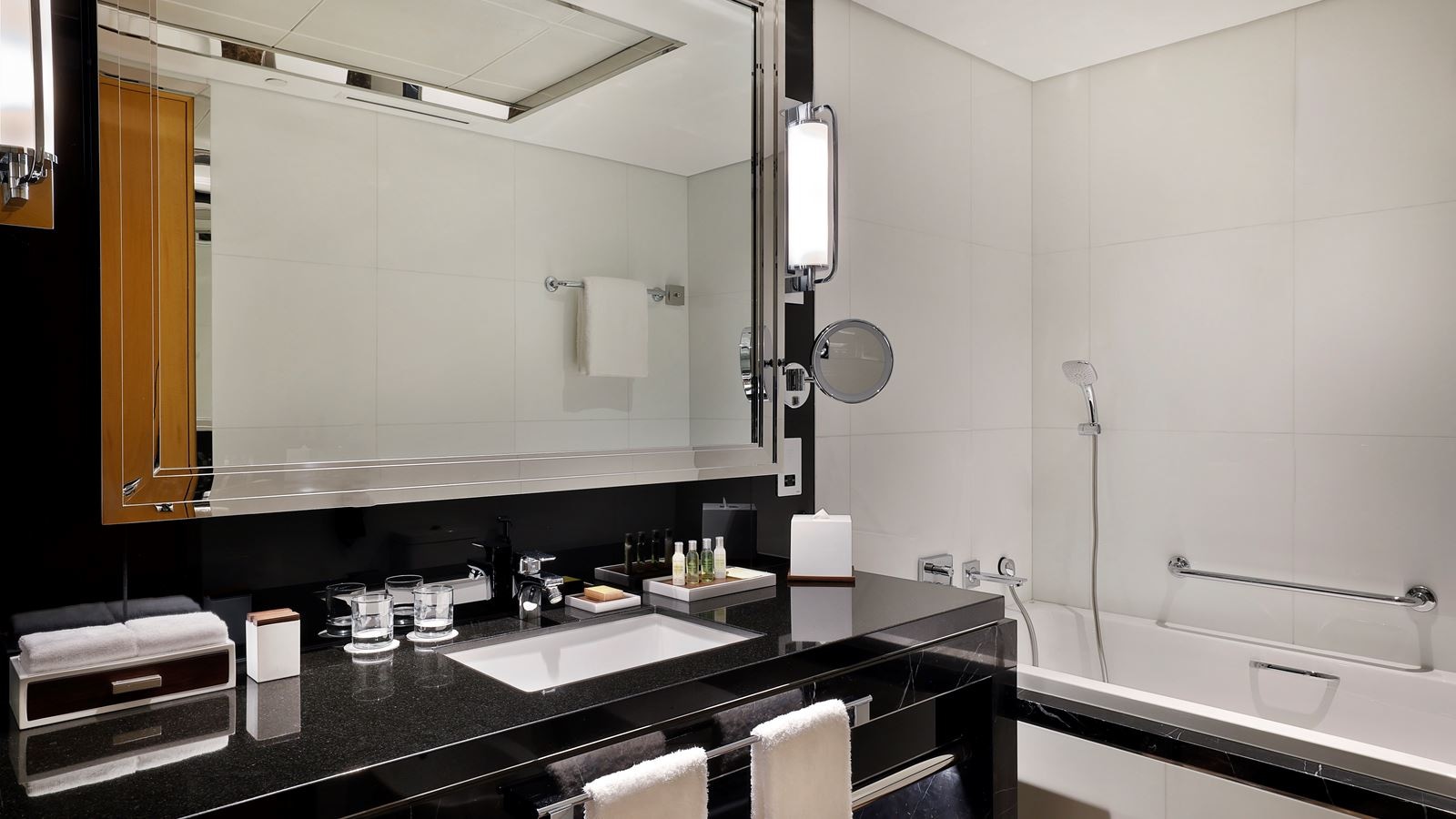 rooms-twin-guest-room