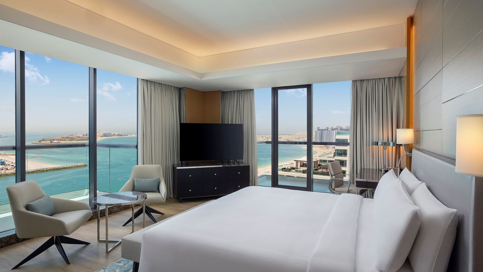 rooms-one-bedroom-suite-with-sea-view-king