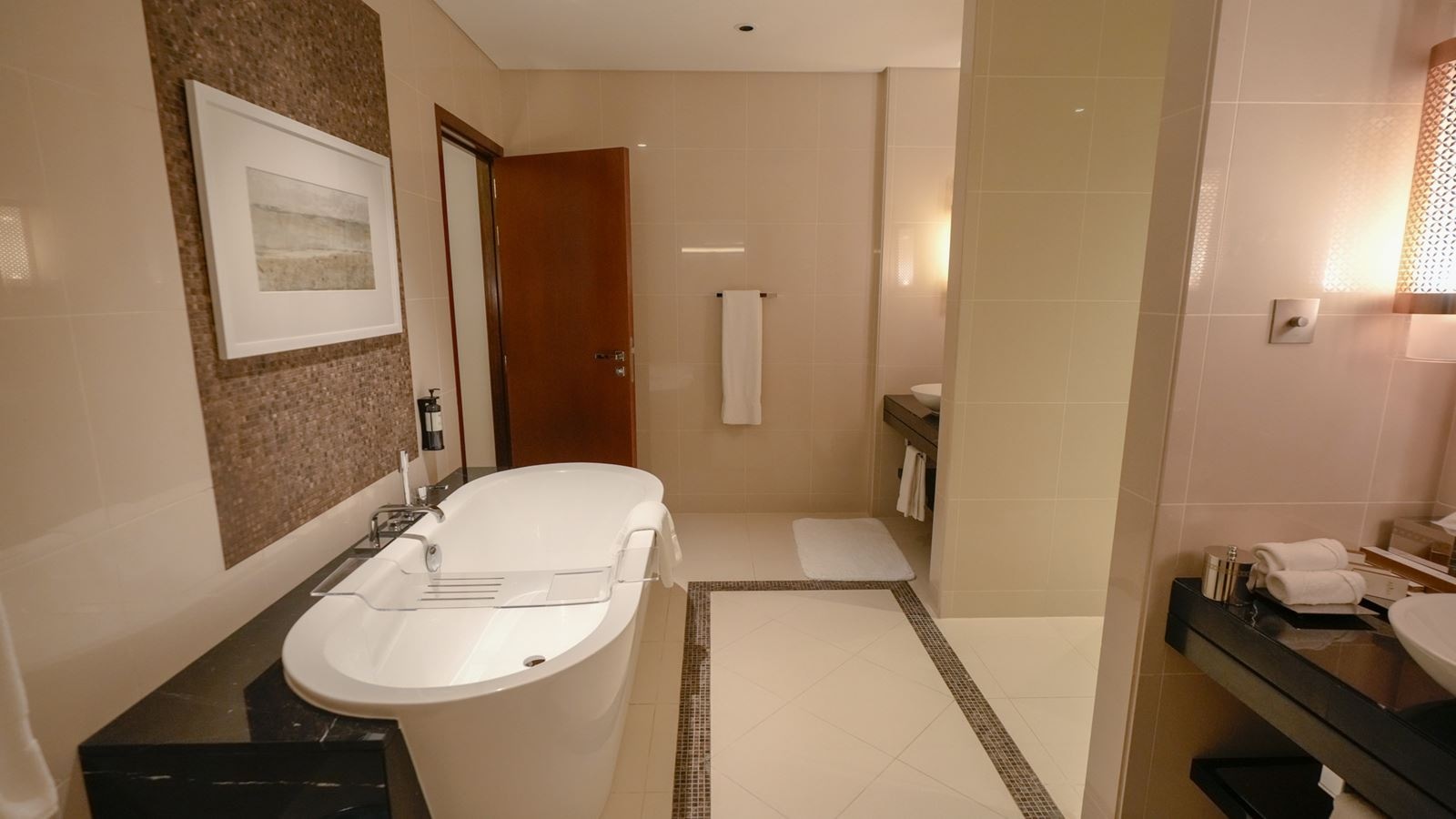 rooms-one-bedroom-deluxe-suite