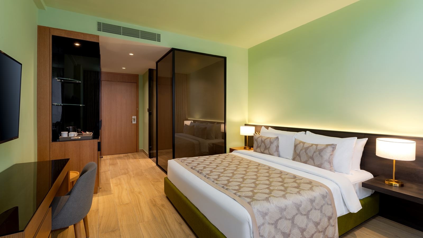 rooms-premium-room-raining-street-view