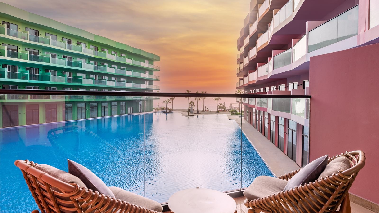 rooms-premium-room-pool-view