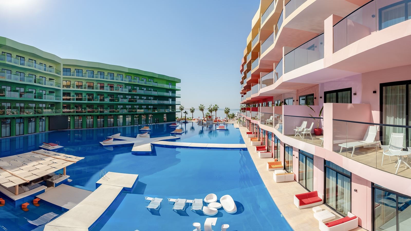 rooms-premium-room-pool-view