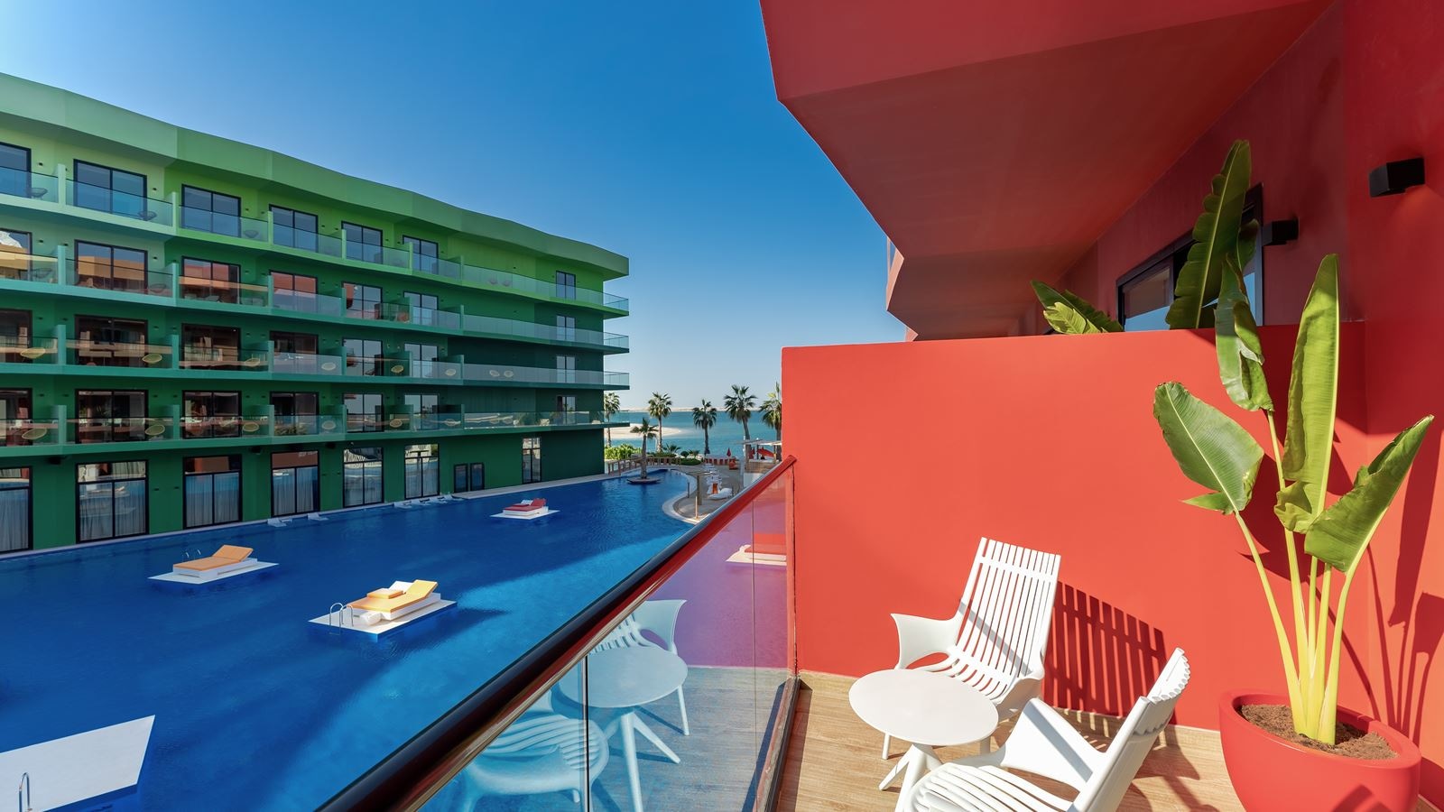 rooms-premium-room-pool-view