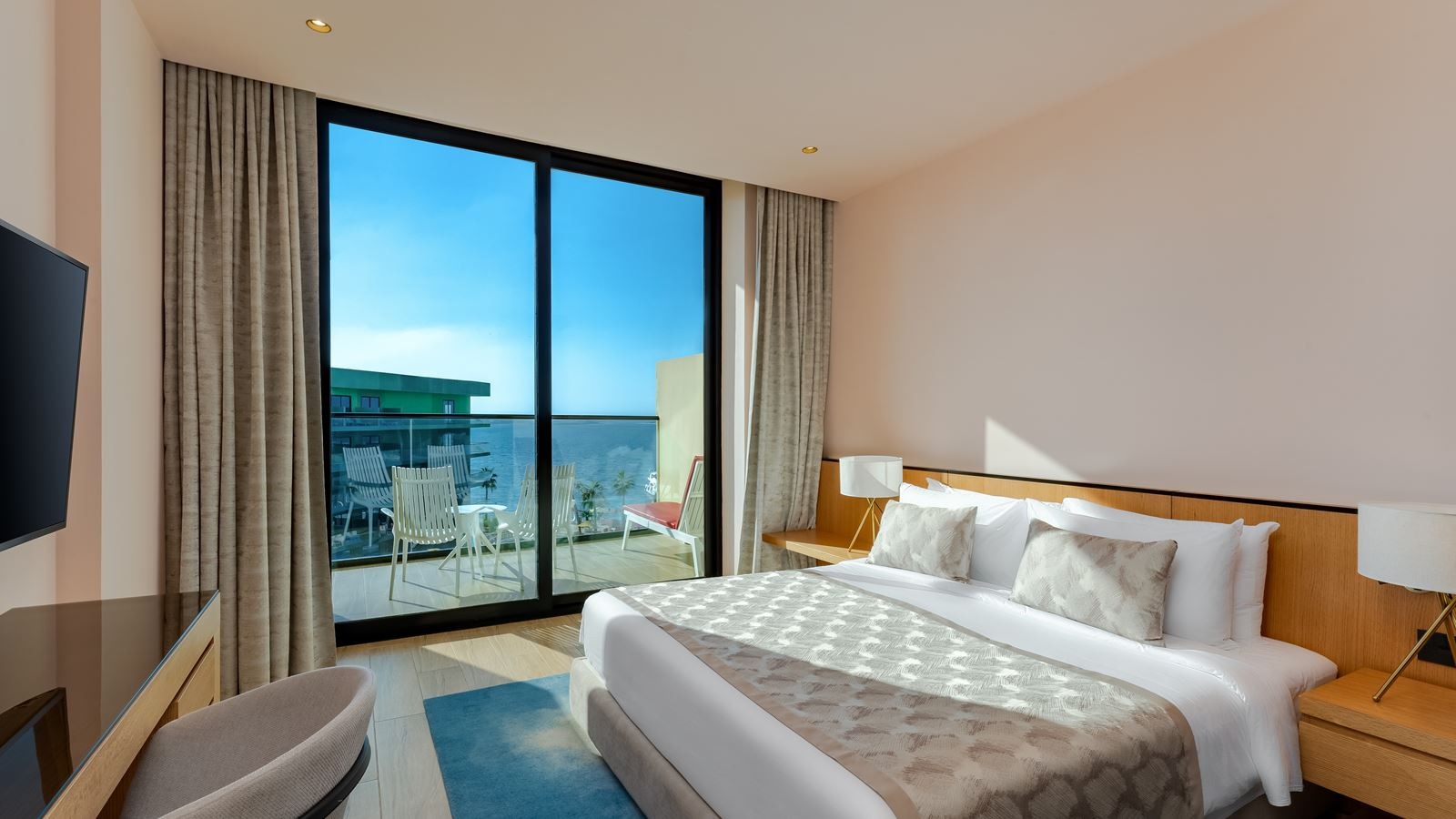 rooms-premium-room--pool--sea-view