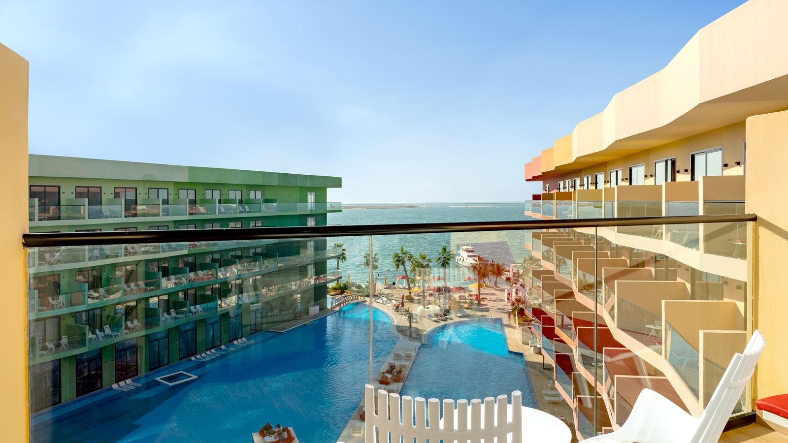 rooms-premium-room--pool--sea-view