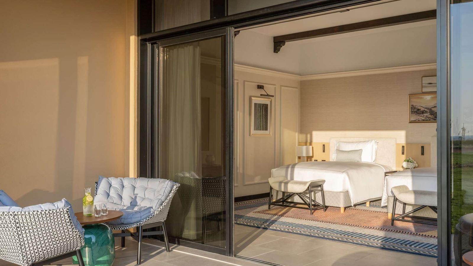 rooms-luxury-room-queen-beachfront