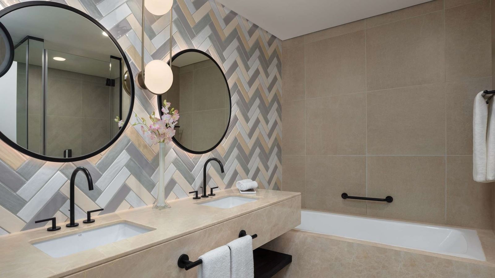 rooms-luxury-room-queen-beachfront