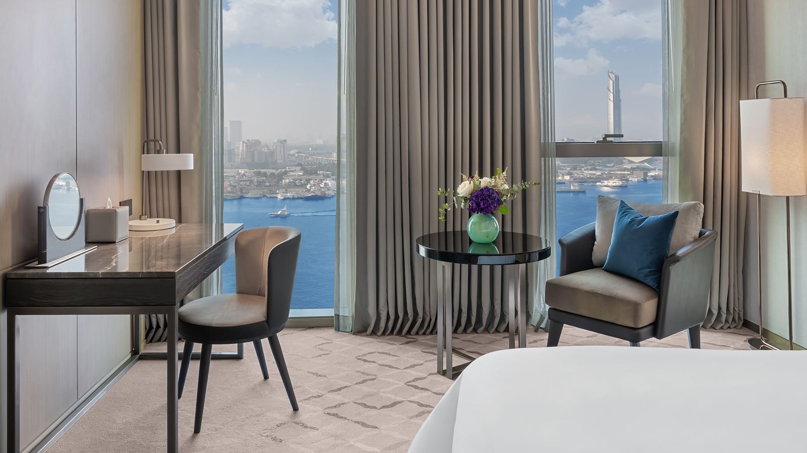 rooms-deluxe-room-creek-view-king