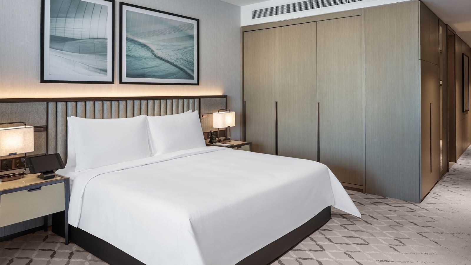 rooms-premier-room-creek-view