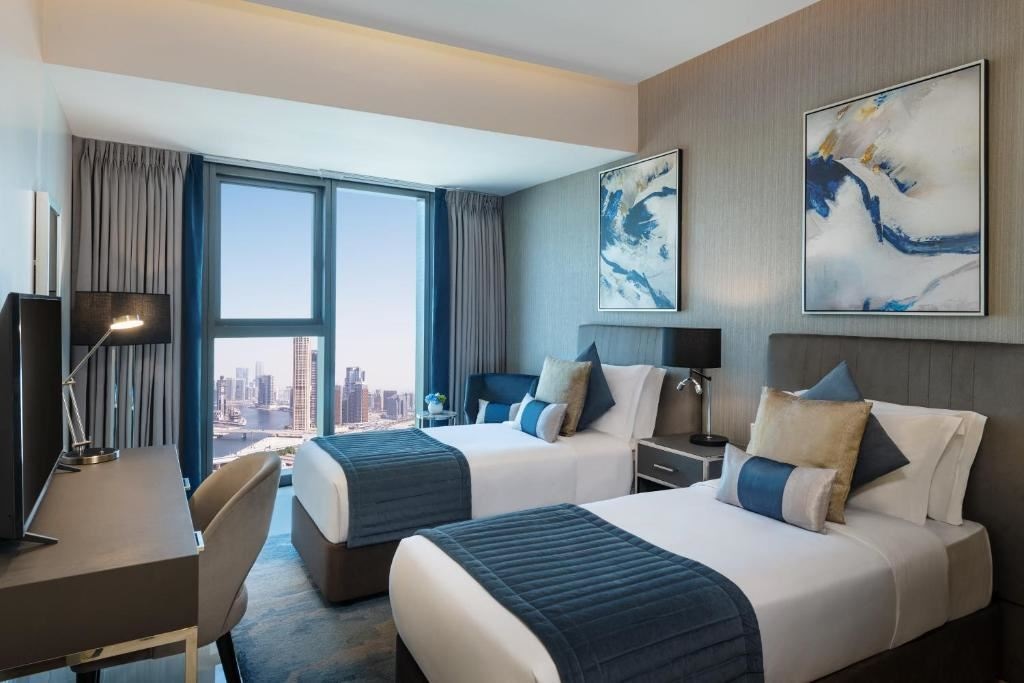 rooms-3-bedroom-city-view