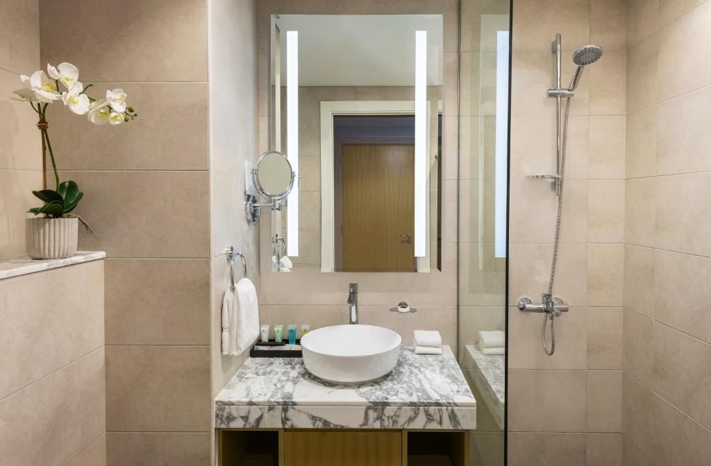 rooms-3-bedroom-panorama-view