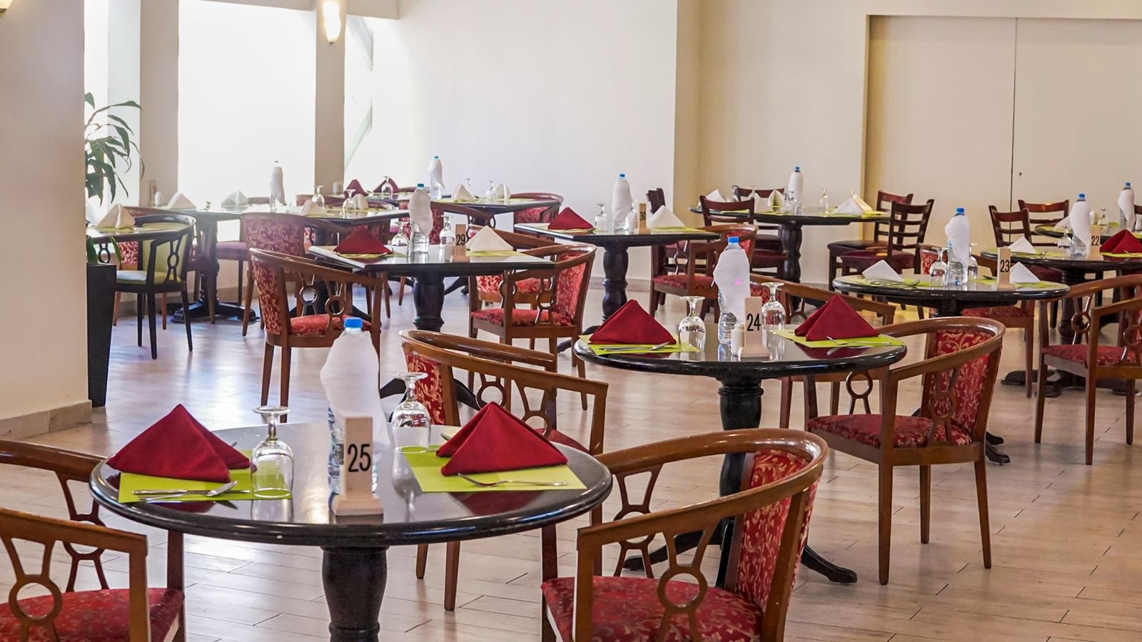 restaurants-the-garden-restaurant