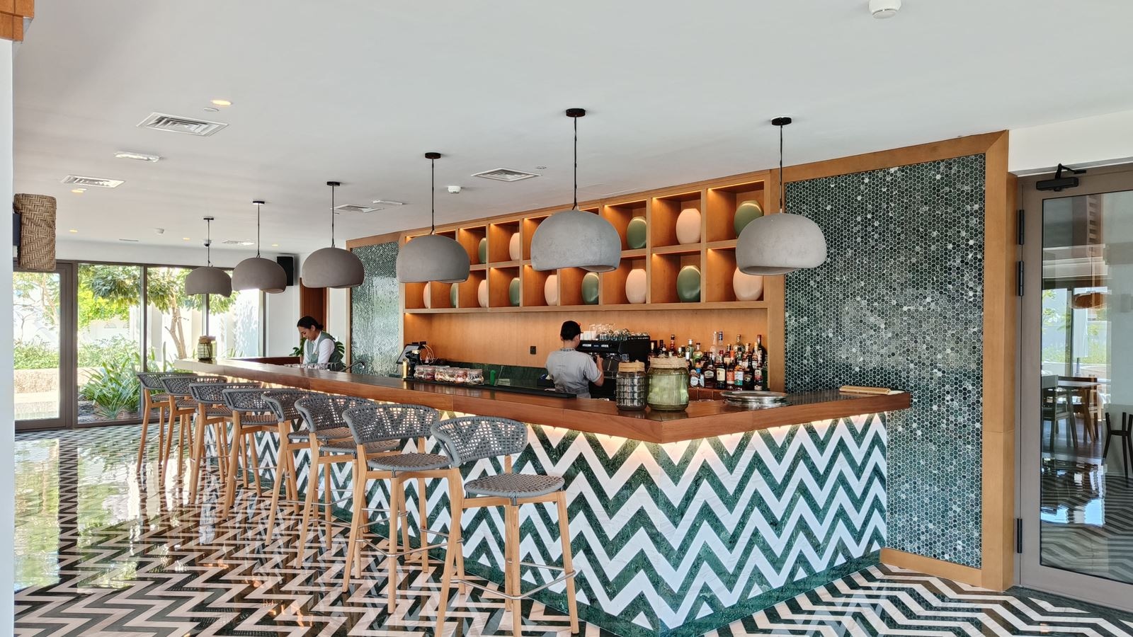 restaurants-amara-bar