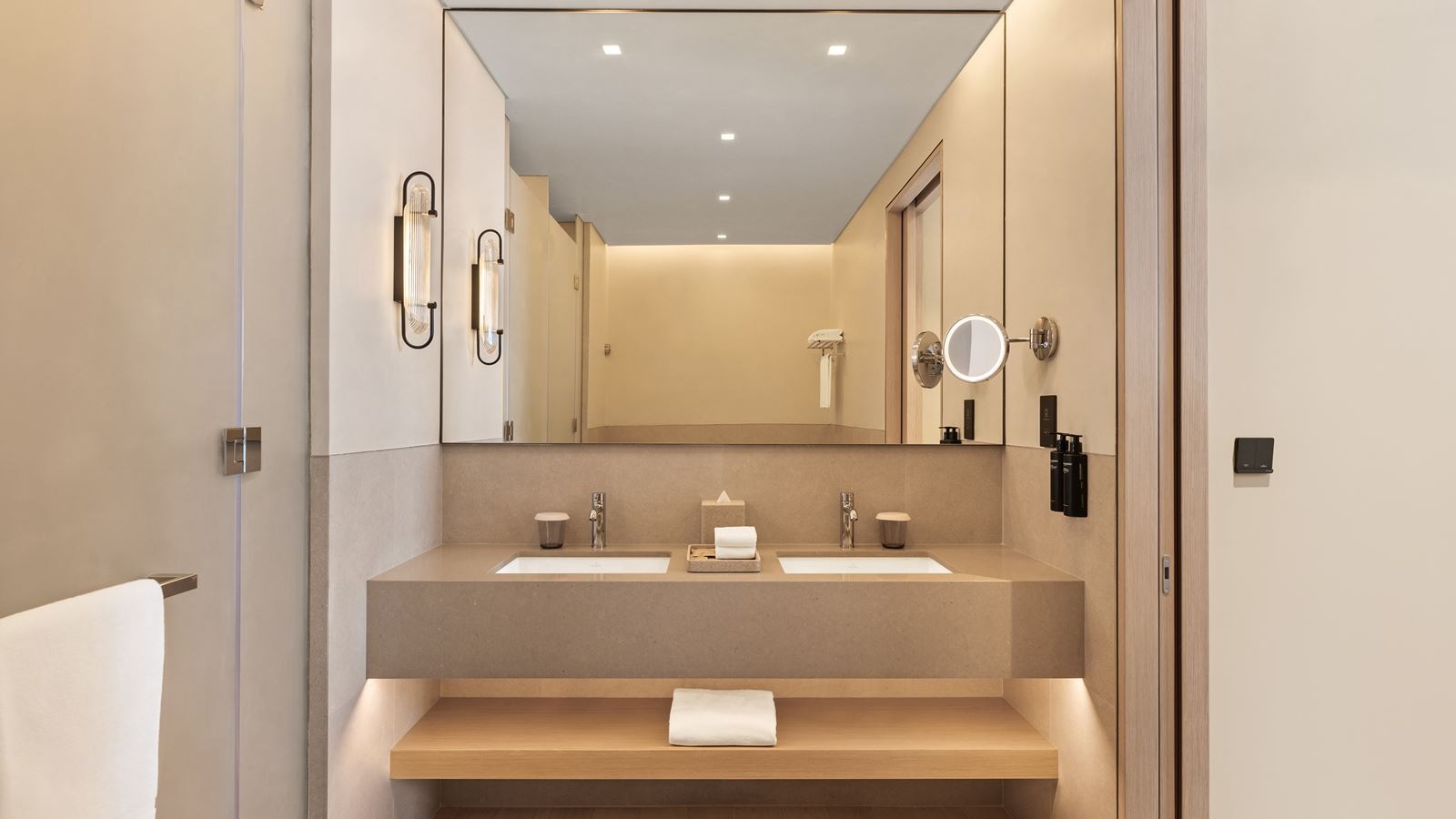 rooms-premier-suite-city-view