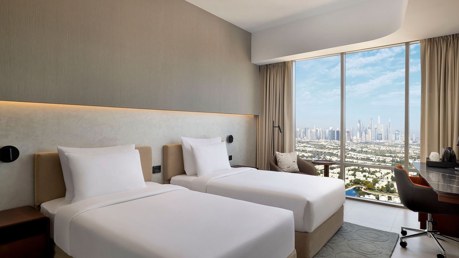rooms-deluxe-skyline-room