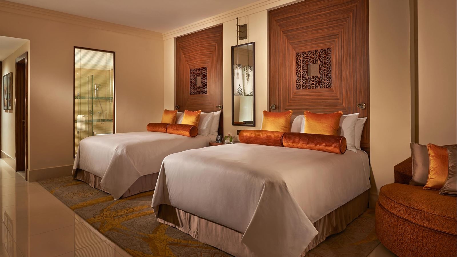 rooms-fairmont-heritage-room-queen-city-view