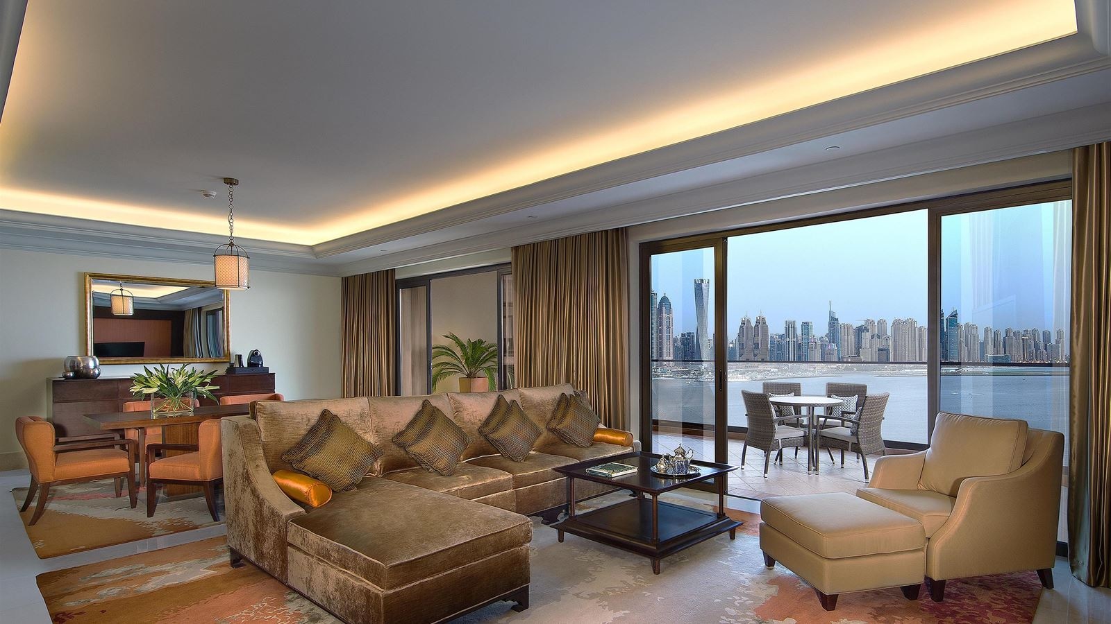 rooms-fairmont-gold-jacuzzi-corner-palm-sea-view-suite-lounge-access
