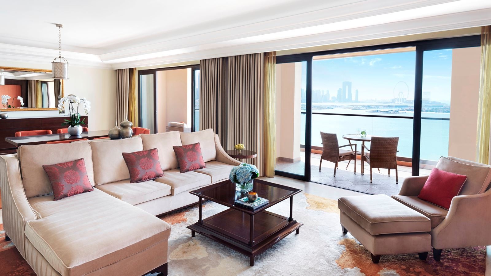 rooms-fairmont-gold-deluxe-palm-sea-view-suite-lounge-access