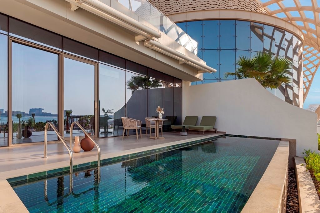 rooms-aura-suite--private-pool-and-beach-access